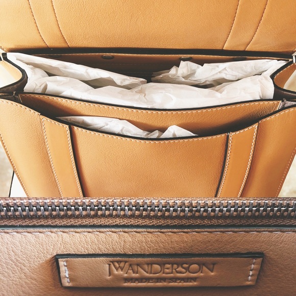 ❌SOLD❌ JW Anderson Disc leather light shoulder bag - Picture 8 of 8